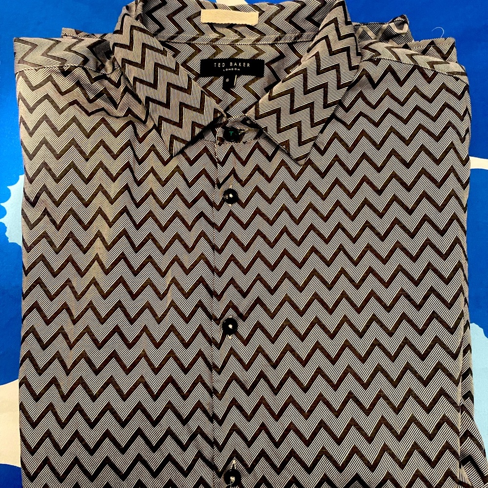 Ted baker gray/black pattern short sleeve